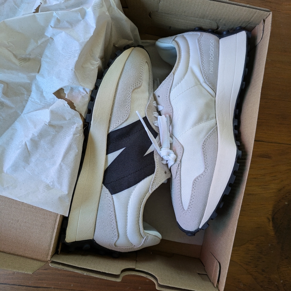 New Balance 327